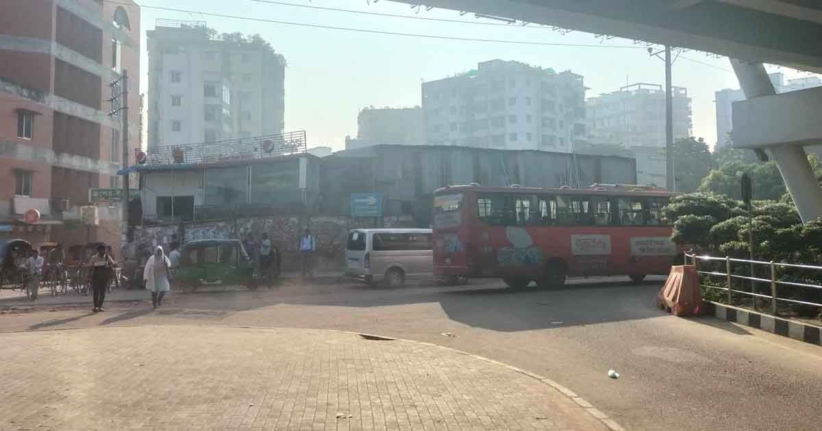 ঢাকার সড়ক প্রায় স্বাভাবিক, গন্তব্যে ছুটছে কর্মমুখী মানুষ 