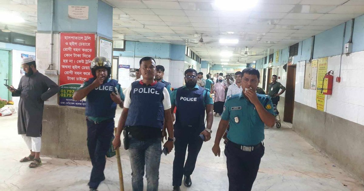 অবরোধে-চানখারপুলে-বিএনপির-হামলা-৩-পুলিশ-কর্মকর্তা-আহত
