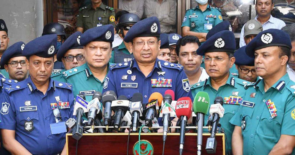 মানুষের-চলাচলে-বাধা-সৃষ্টি-করলে-কঠোর-ব্যবস্থা-আইজিপি