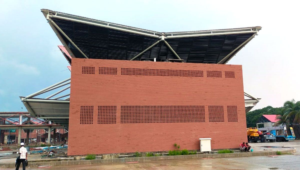 গোড়াতেই গলদ ‘সবচেয়ে দৃষ্টিনন্দন’ বাস টার্মিনালের