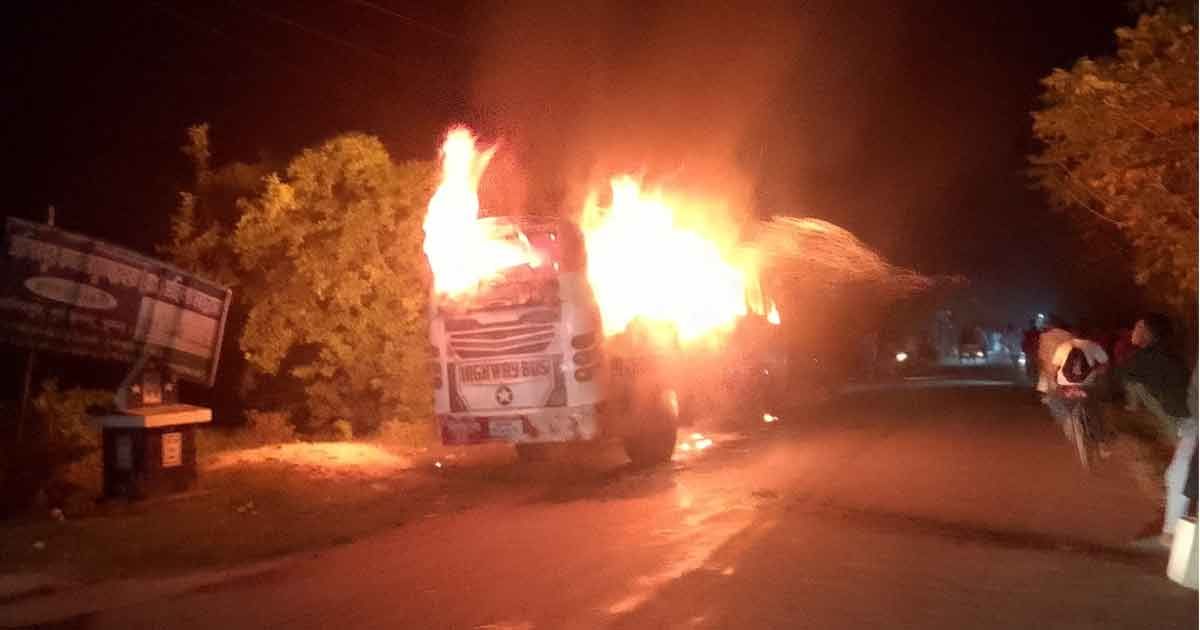 প্রধানমন্ত্রীকে ধন্যবাদ জ্ঞাপন অনুষ্ঠানে যাত্রী নেয়ার বাসে আগুন