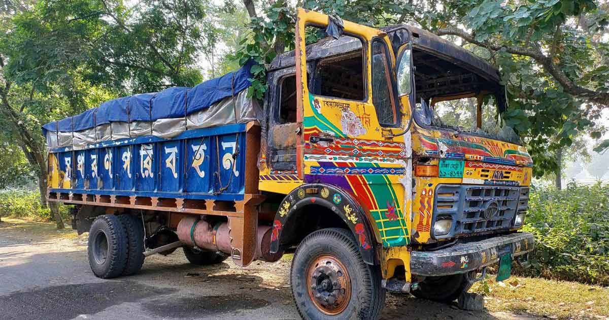 বঙ্গবন্ধু-সেতু-পশ্চিম-মহাসড়কে-ট্রাকে-আগুন