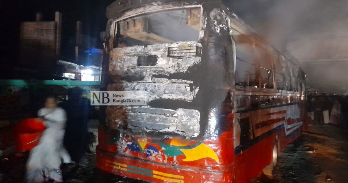 সাভারে-ইতিহাস-পরিবহনের-বাসে-আগুন