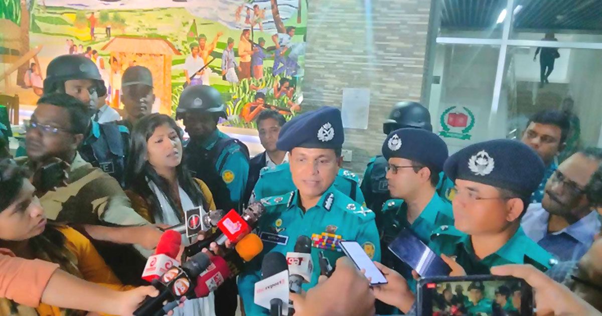 নির্বাচন-ভবন-এলাকার-নিরাপত্তা-দেখলেন-ডিএমপি-কমিশনার