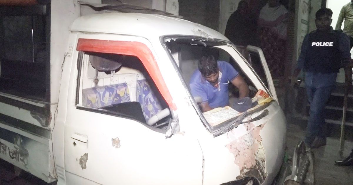 রাজশাহীতে-বিএনপির-মিছিল-থেকে-পুলিশের-ওপর-হামলা