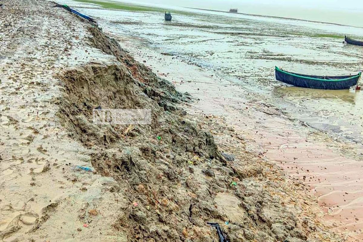 প্লাবন আতঙ্কে উপকূলবাসী, প্রান্তিক লবণচাষির মাথায় হাত