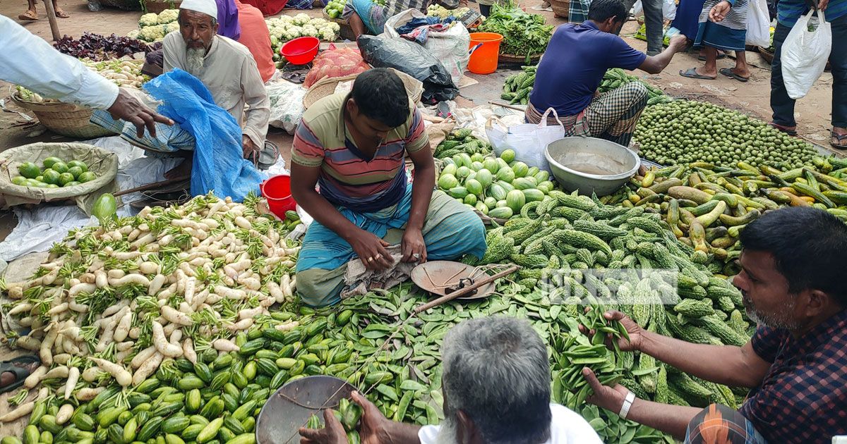 মেহেরপুরে সবজি বাজারে স্বস্তি ফিরেছে