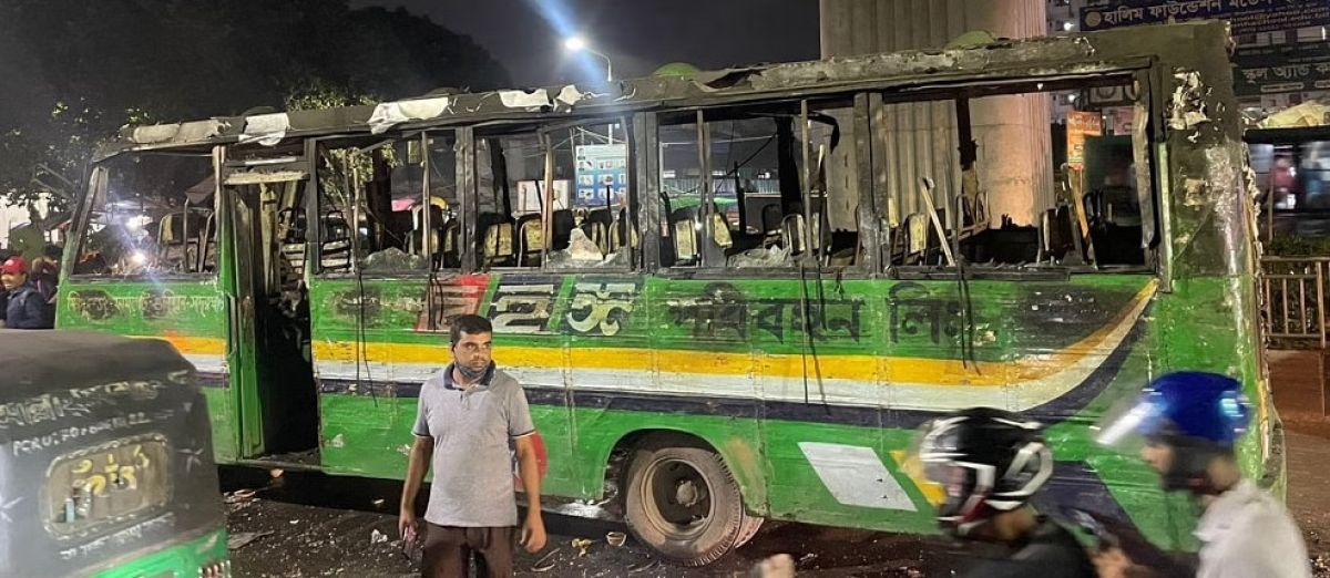 হরতাল শুরুর আগে রাজধানীতে ৩ বাসে আগুন