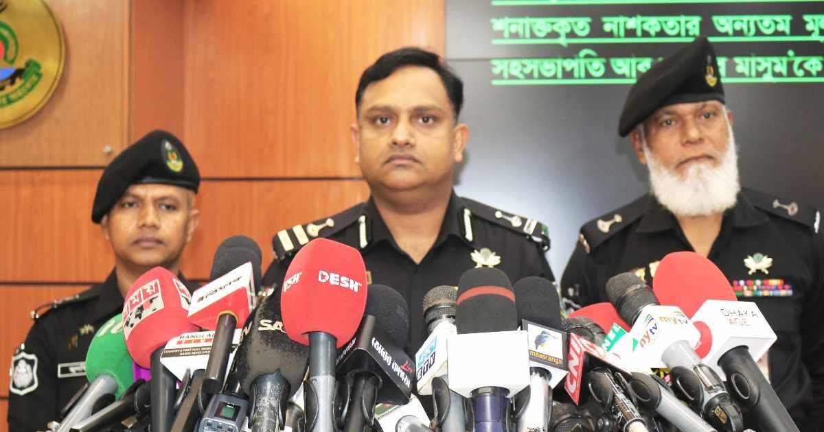 যাত্রীবেশে গণপরিবহনে র‍্যাব