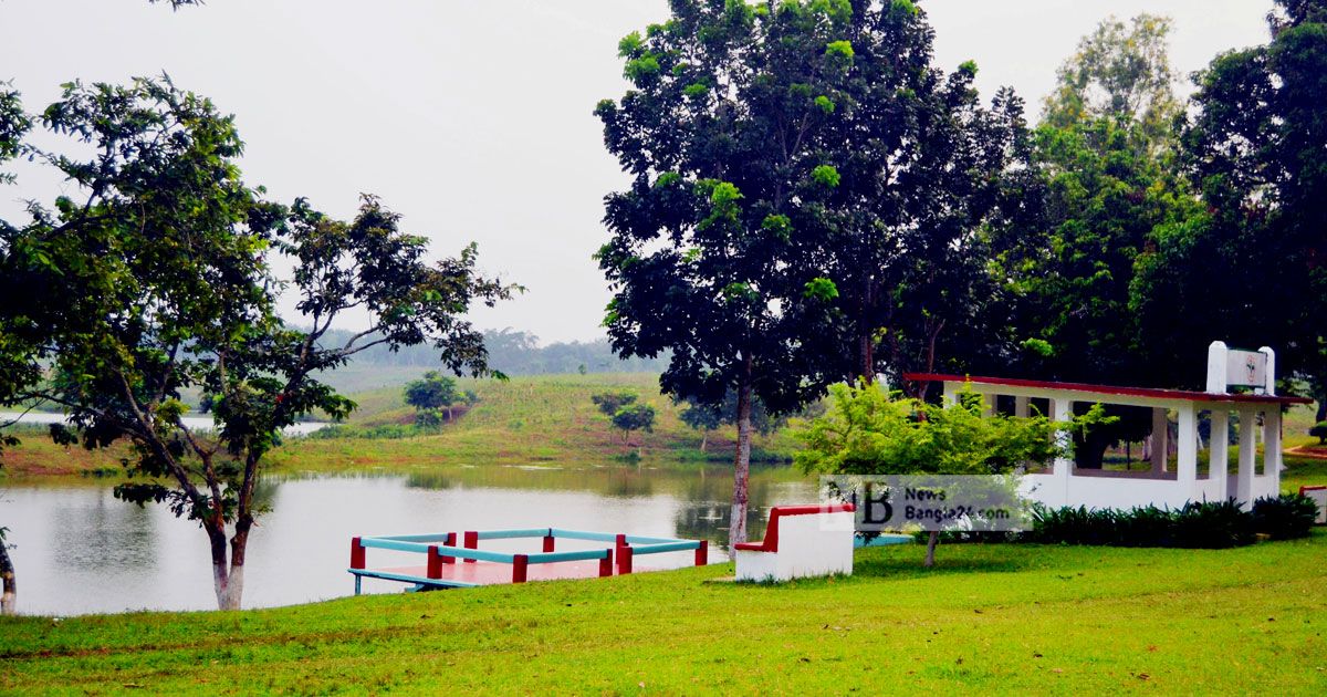 কমলগঞ্জে চা বাগান ঘেরা দৃষ্টিনন্দন ক্যামেলিয়া লেক