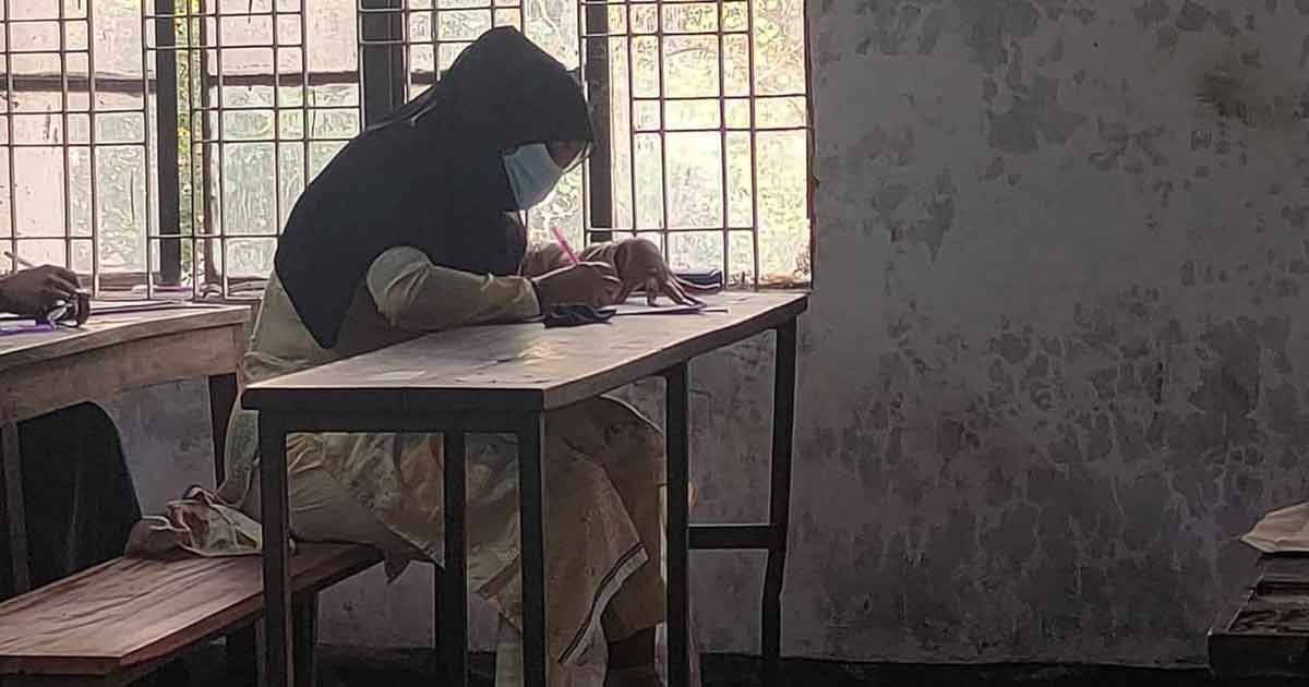 কারামুক্ত-হয়েই-পরীক্ষার-হলে-জবি-শিক্ষার্থী-খাদিজা