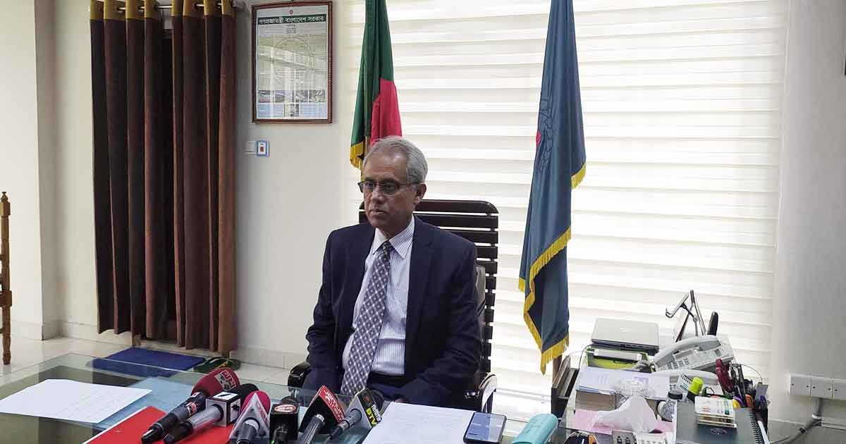 প্রশাসনের কেউ কোনো নির্দিষ্ট পক্ষে গেলে ব্যবস্থা: ইসি আলমগীর 