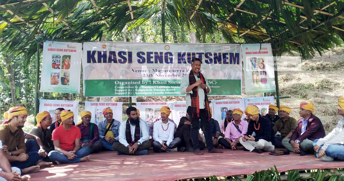 ঐতিহ্যবাহী ‘খাসি সেং কুটস্নেম’ উৎসবে মাতলেন খাসিয়ারা 