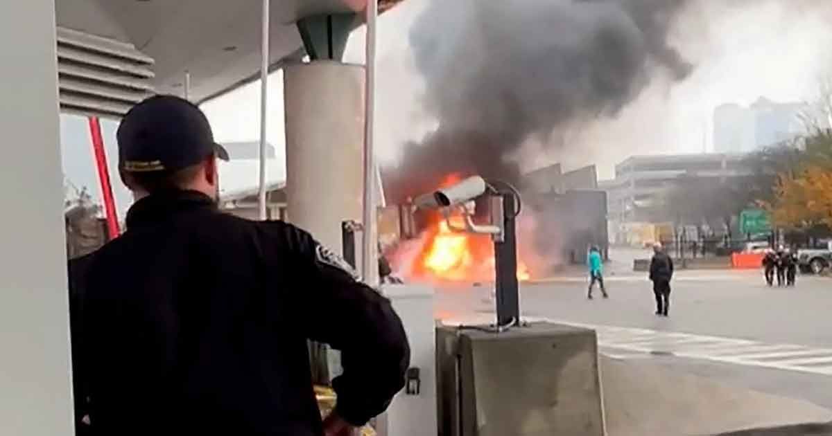 2-killed-in-car-explosion-on-US-Canada-bridge