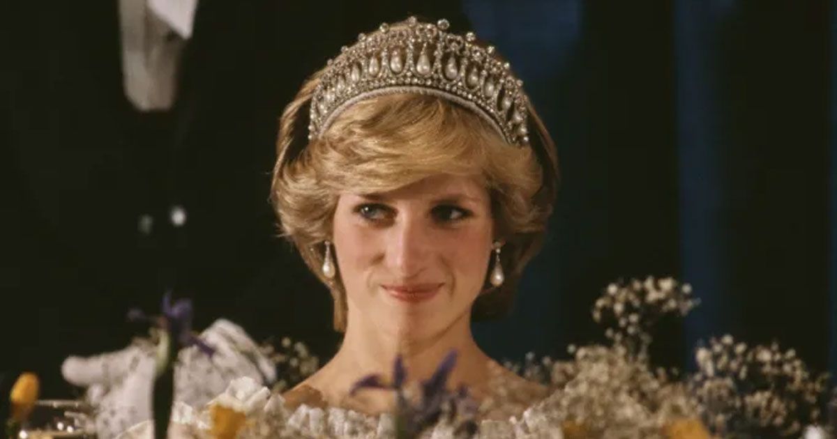 Princess-Dianas-blouse-was-auctioned