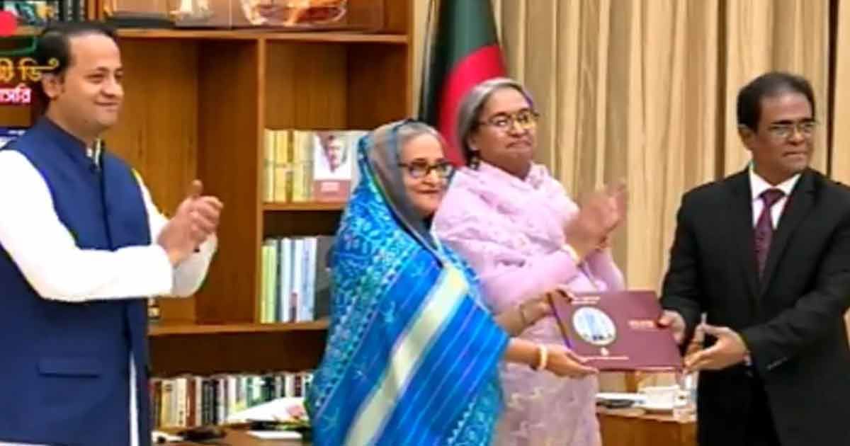 প্রধানমন্ত্রীর-কাছে-এইচএসসির-ফল-হস্তান্তর-