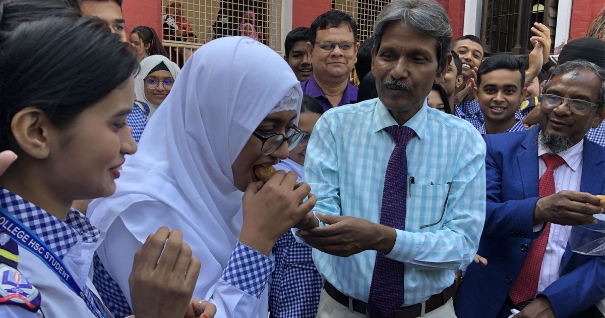 রাজশাহী বোর্ডে এগিয়ে মেয়েরা, কমেছে পাস ও জিপিএ ৫