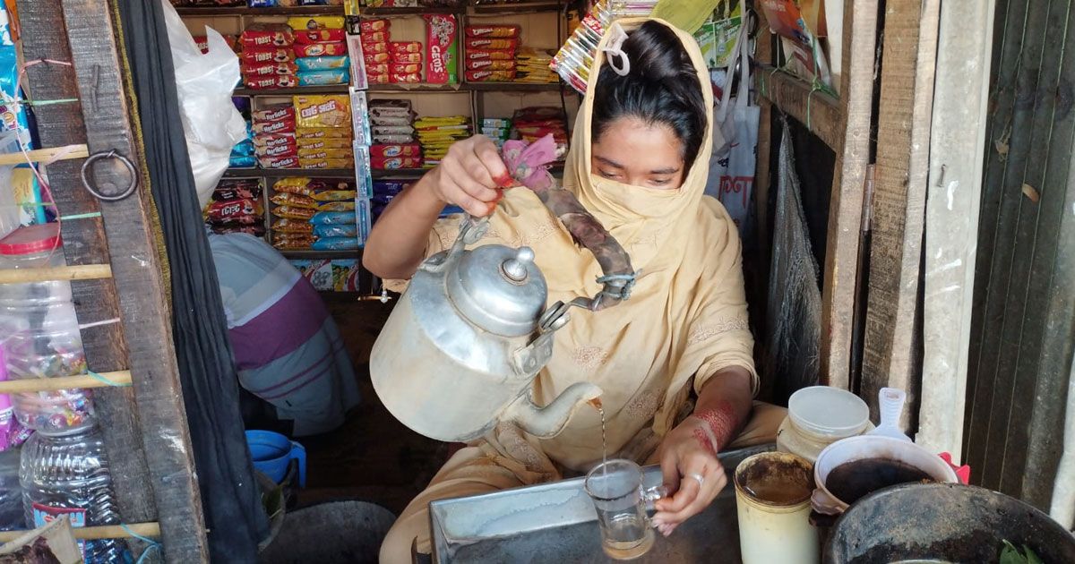 চায়ের দোকান করেও জিপিএ-৫ পেলেন স্মৃতি