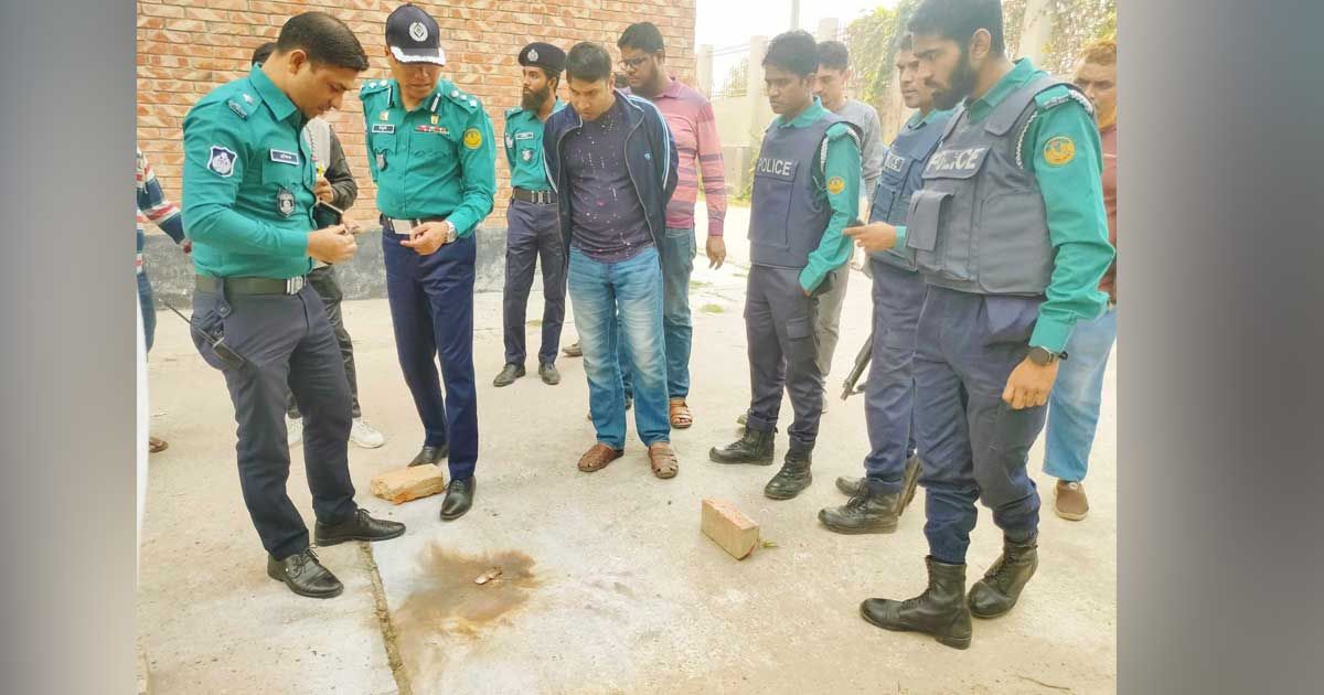 রাজশাহীতে-আদালতের-সামনে-ককটেল-বিস্ফোরণ
