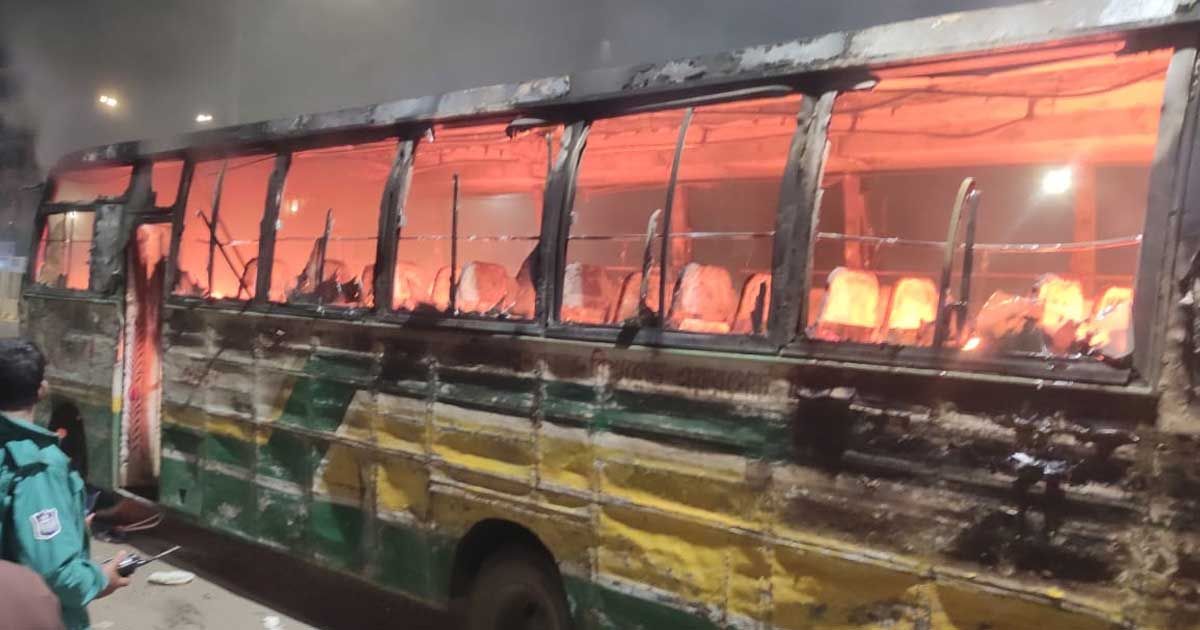 রাজধানীতে-তুরাগ-পরিবহনের-বাসে-আগুন