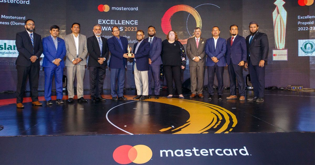 MasterCard-Excellence-Award-received-by-Islami-Bank