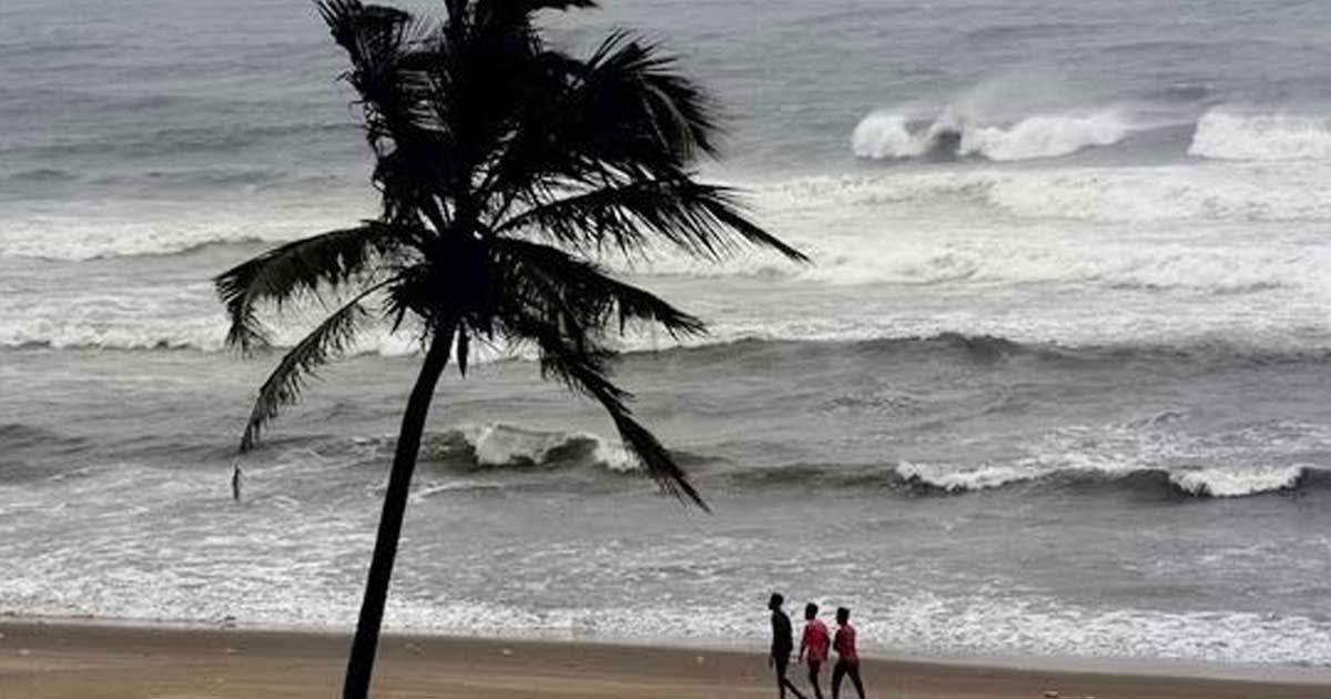 সাগরে নিম্নচাপ, বন্দরে সংকেত