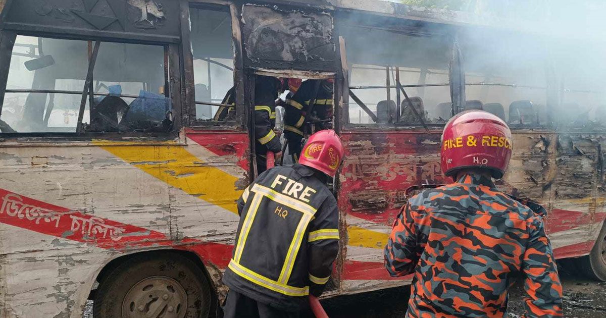 Victors-bus-caught-fire-in-Gulistan