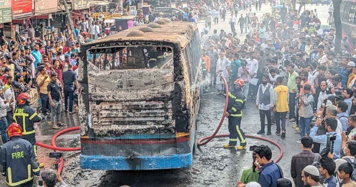 Buses-burn-in-crowded-Gulistan-at-midday-of-the-siege