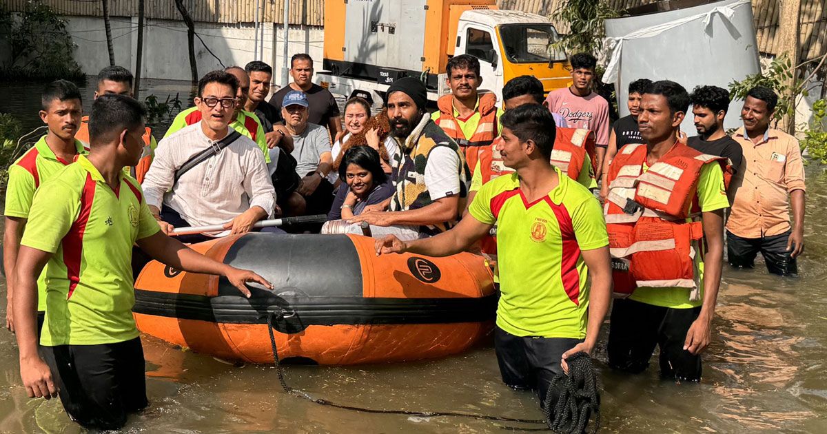 জলাবদ্ধতায় আটকে আমির, ২৪ ঘণ্টা পর উদ্ধার