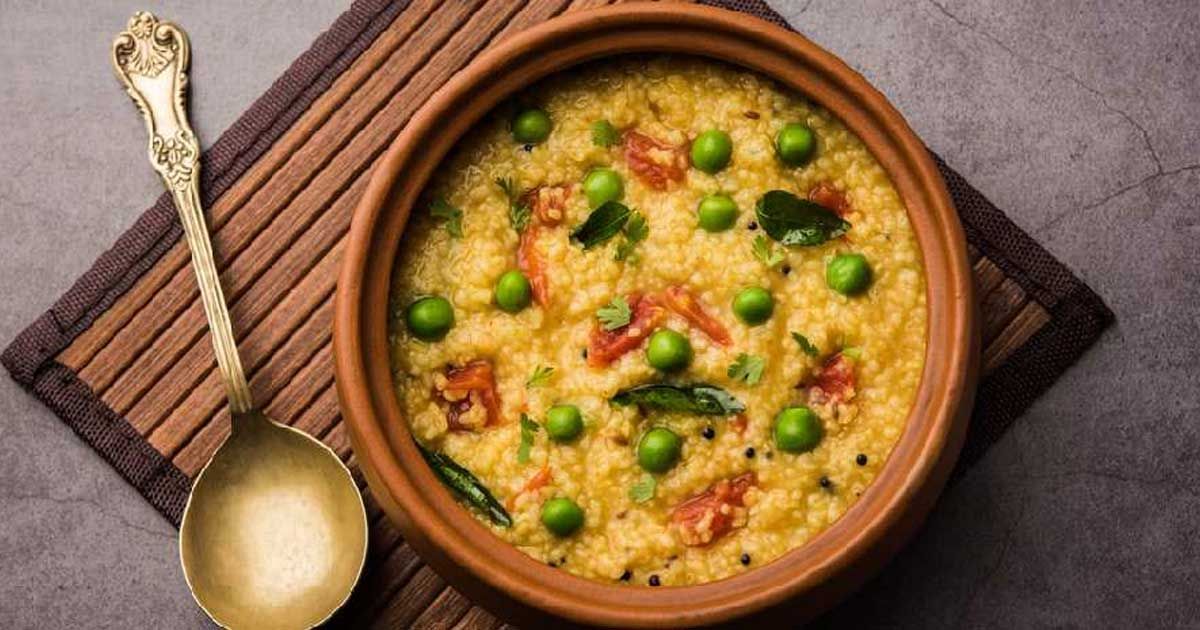 How-to-enjoy-vegetarian-vegetable-khichuri-on-rainy-days