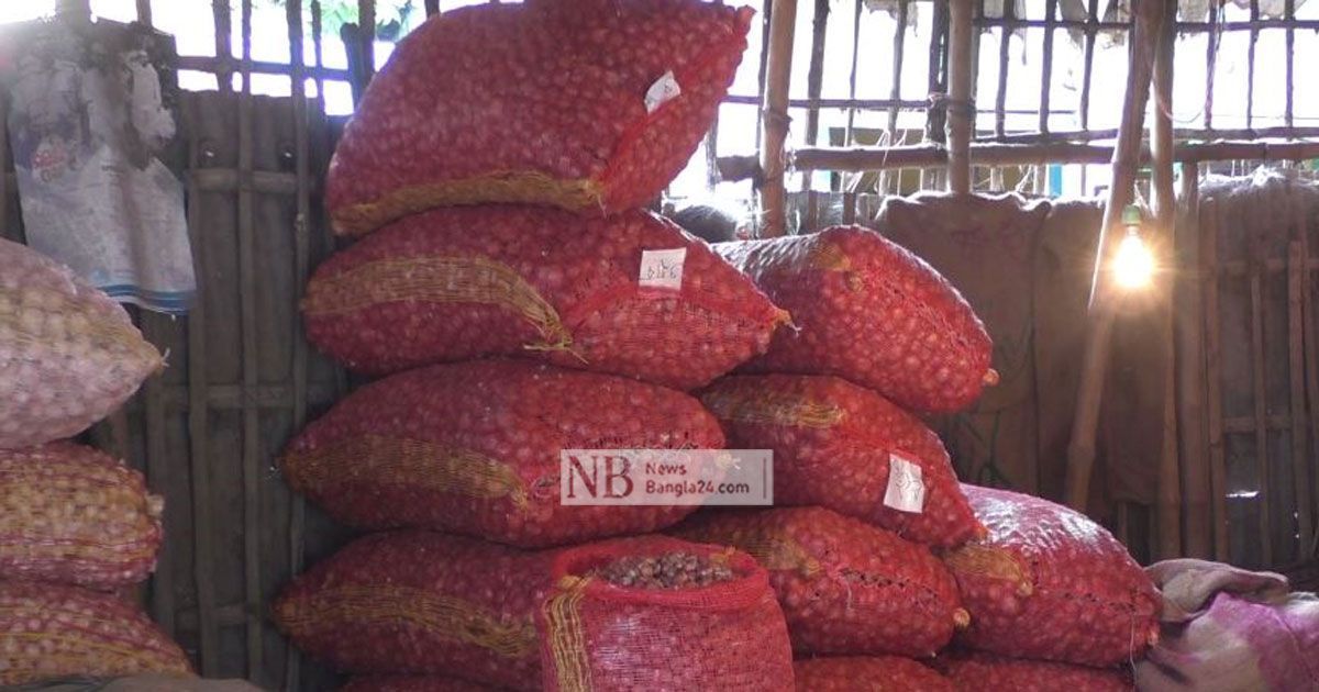 India-bans-onion-exports-to-curb-prices