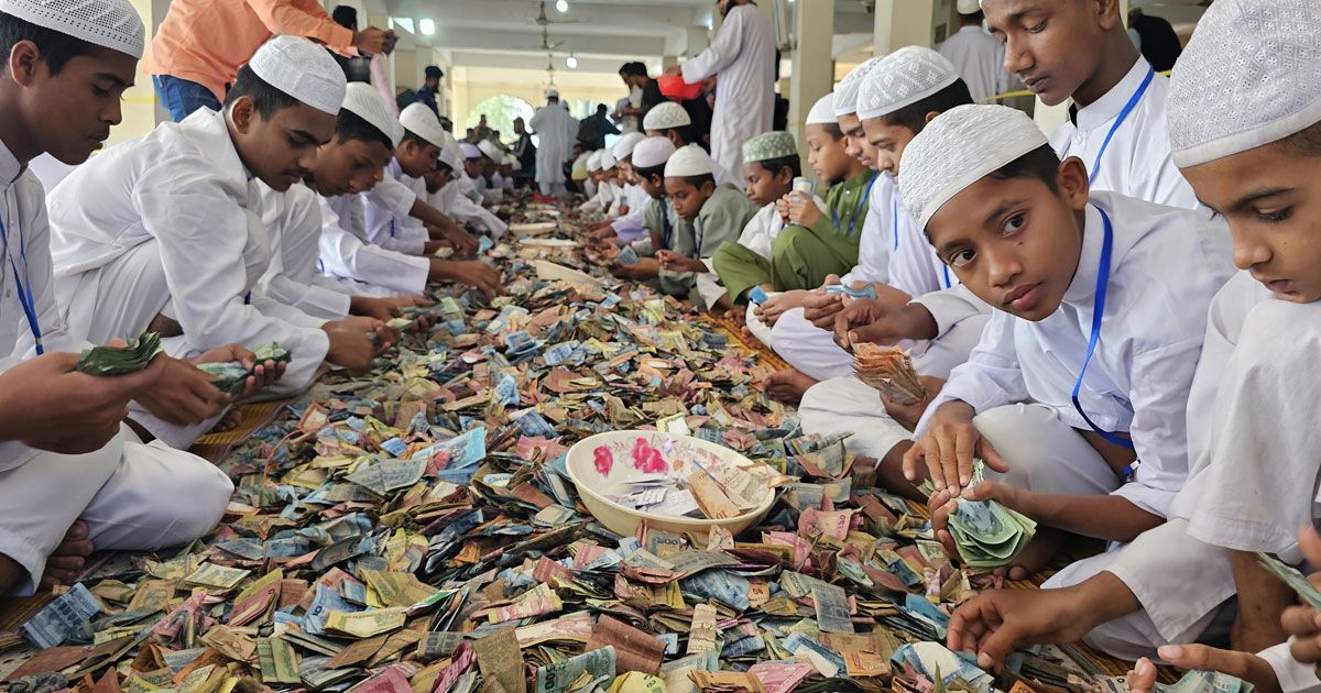 23-sacks-of-taka-in-the-donation-box-of-Pagla-Mosque