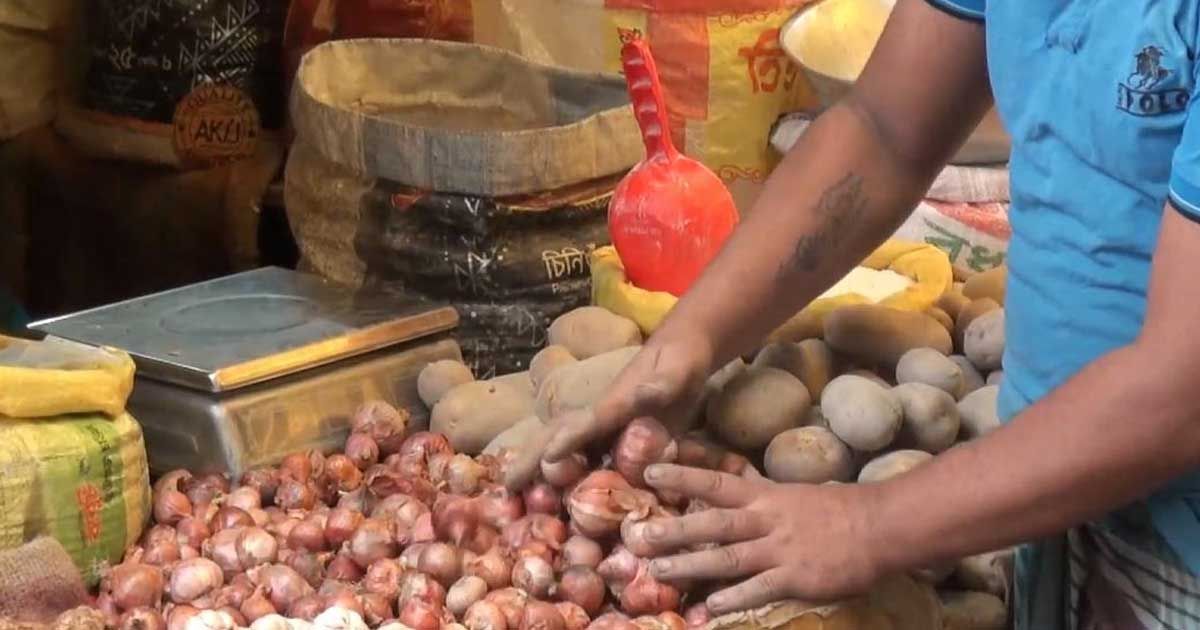 বাগেরহাটের-বাজারে-কেজিতে-১০০-টাকা-বাড়ল-পেঁয়াজের-দাম