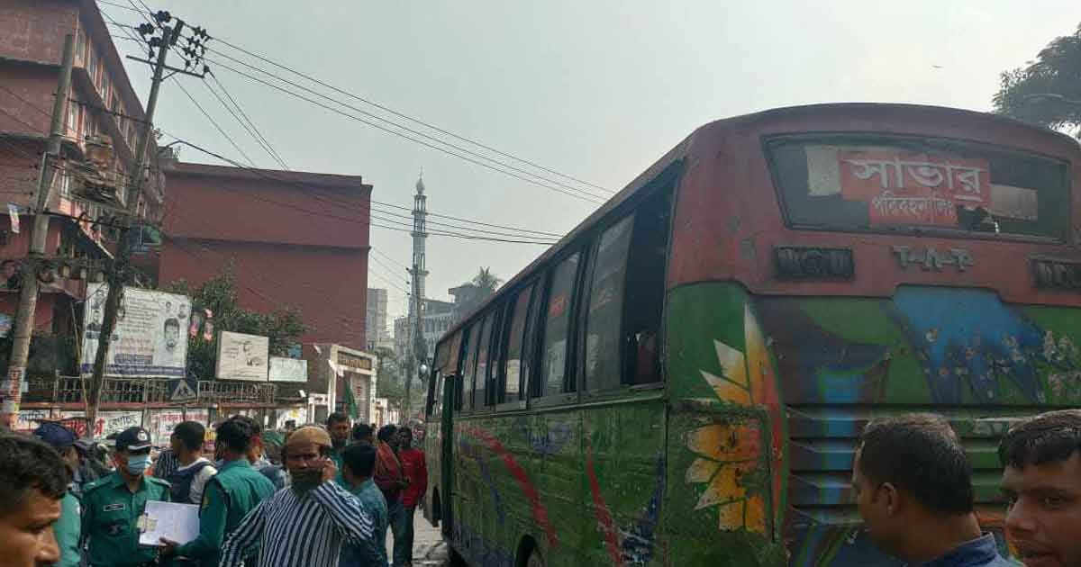 থামা মাত্রই বাসে আগুন, চিৎকার করে নামলেন যাত্রীরা