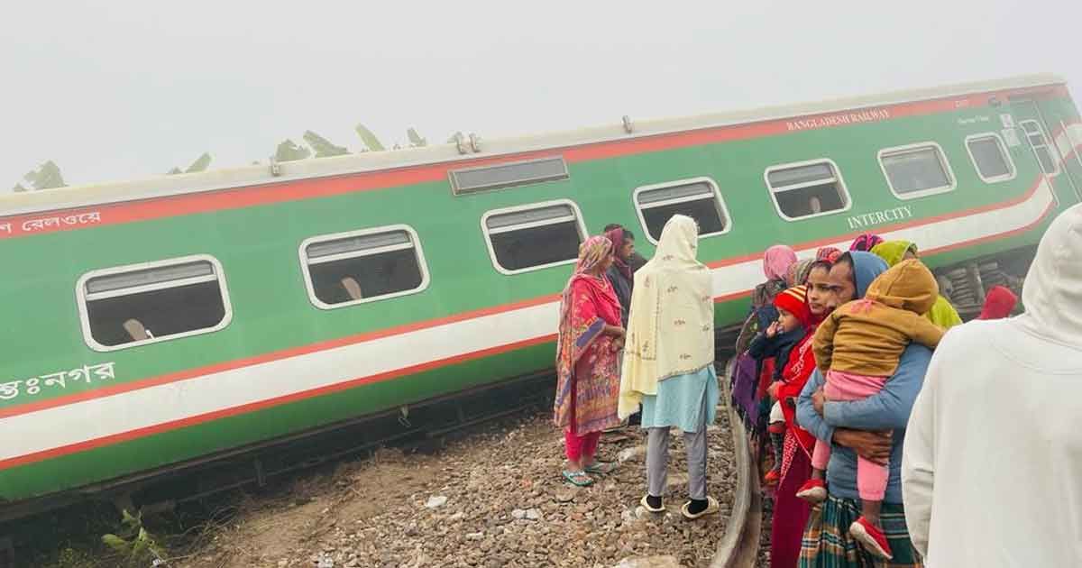 রেললাইন কেটেছে দুর্বৃত্তরা, ইঞ্জিনসহ সাত বগি লাইনচ্যুতিতে নিহত ১