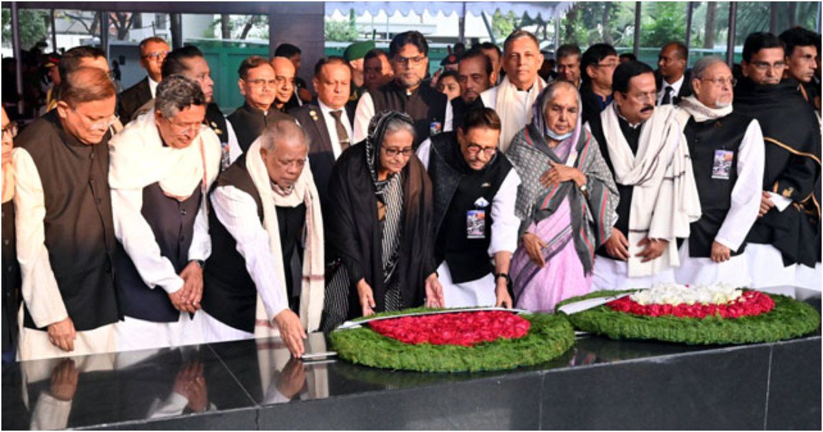 শহীদ বুদ্ধিজীবী স্মৃতিসৌধে রাষ্ট্রপতি প্রধানমন্ত্রীর শ্রদ্ধা