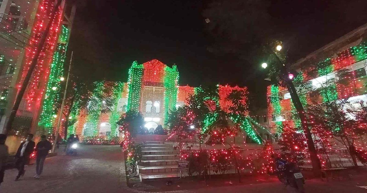 লাল-সবুজে বর্ণিল রাতের রাজধানী