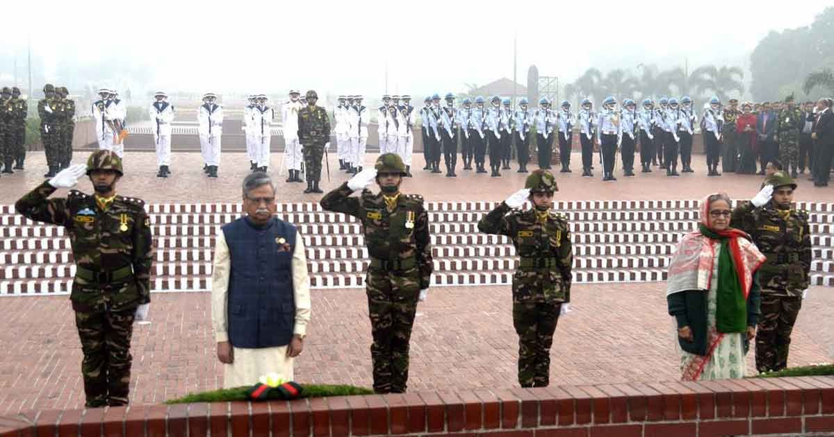 মুক্তিযুদ্ধের বীর শহীদদের প্রতি রাষ্ট্রপতি ও প্রধানমন্ত্রীর শ্রদ্ধা 