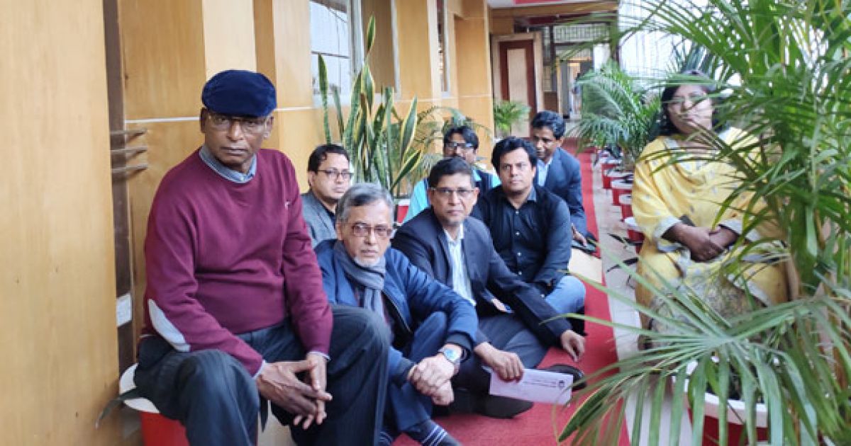দিনভর-নাটকীয়তা-চবি-উপাচার্য-উপ-উপাচার্যের-পদত্যাগ-দাবি-শিক্ষক-সমিতির