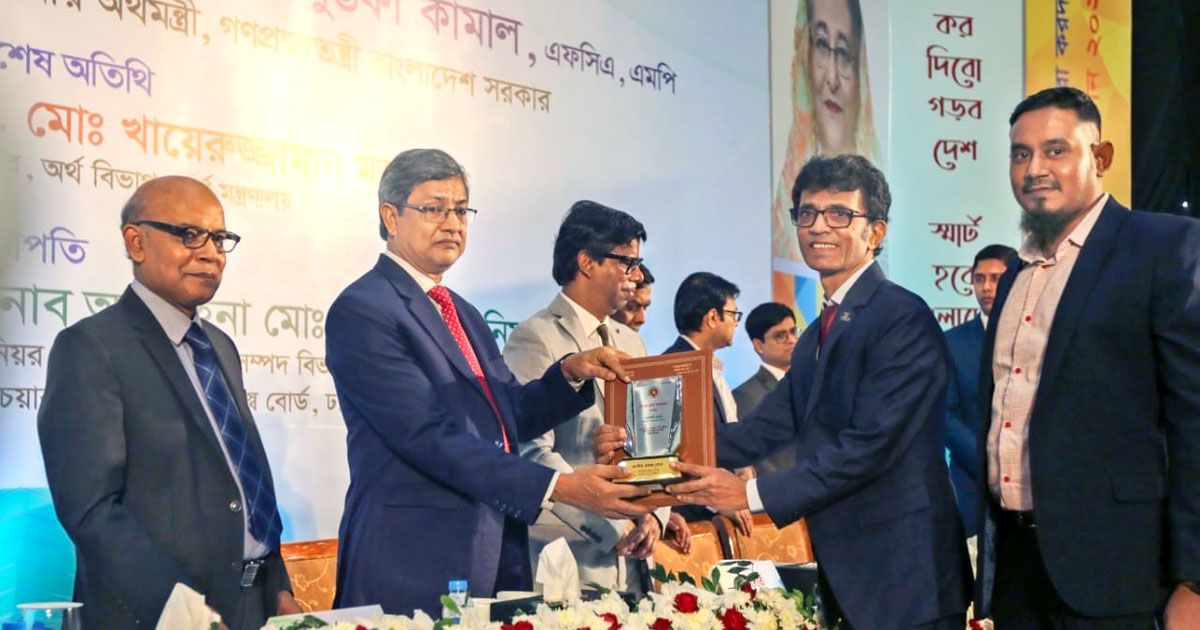 ওয়ালটনের ৩ উদ্যোক্তা-পরিচালককে সেরা করদাতা ও ট্যাক্স কার্ড সম্মাননা 