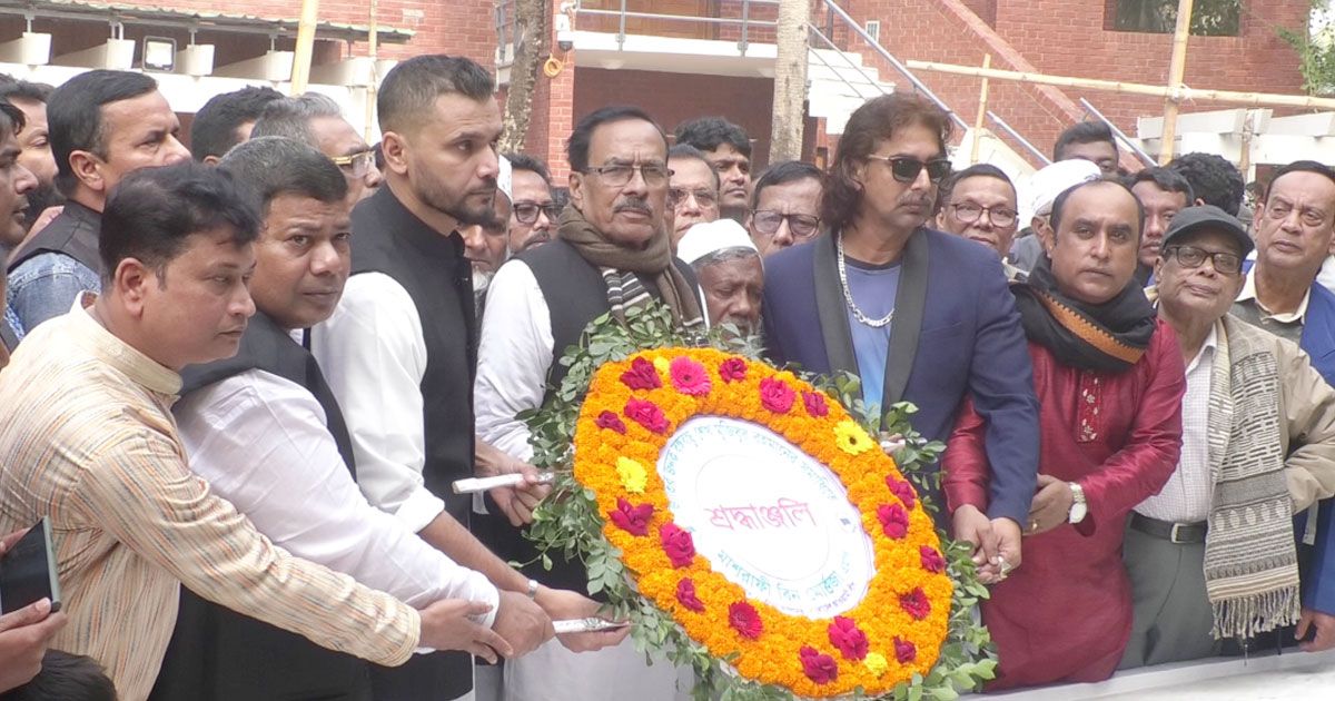 জাতির-পিতার-সমাধিতে-মাশরাফির-শ্রদ্ধা