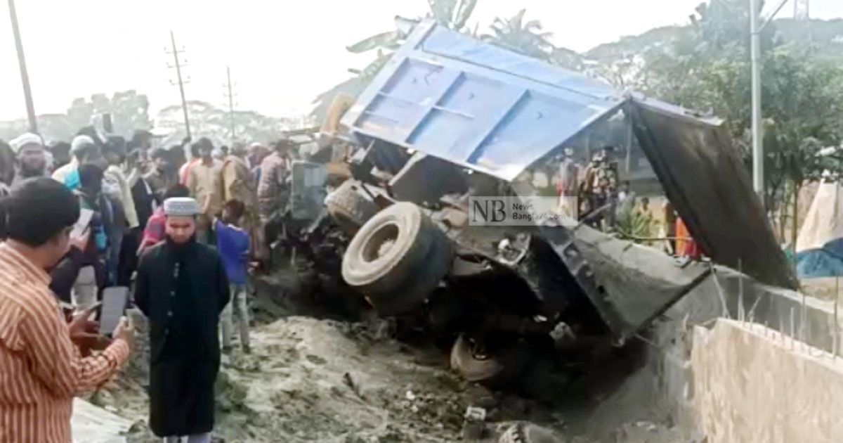 ট্রাকে ধাক্কা: দুই ঘণ্টা পর ট্রেন চলাচল স্বাভাবিক