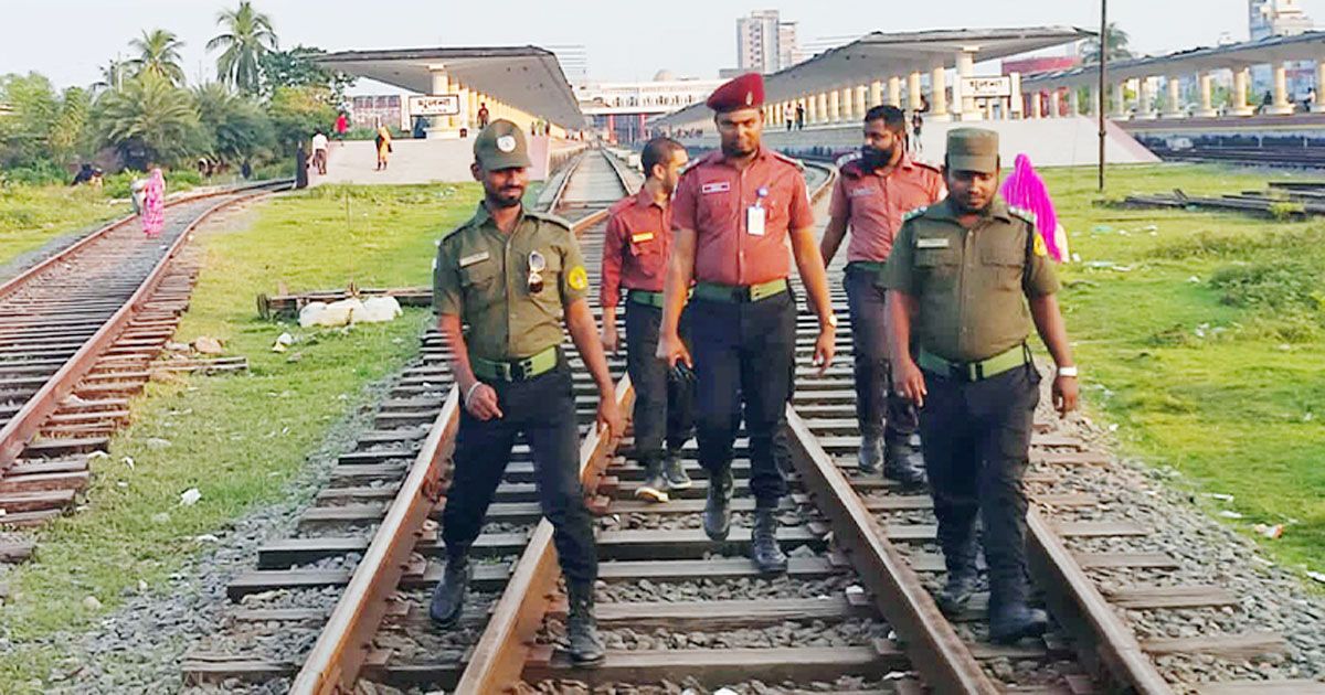 রেলে নাশকতা রোধে দায়িত্ব পালনকালে ট্রেনের ধাক্কায় আনসার সদস্যের মৃত্যু