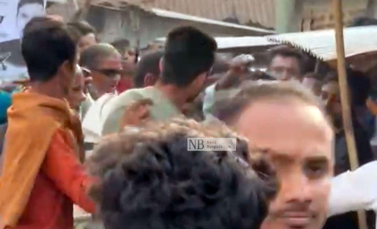 সিরাজগঞ্জ ও পাবনায় স্বতন্ত্র প্রার্থীদের ভোটের প্রচারে নৌকার হানা