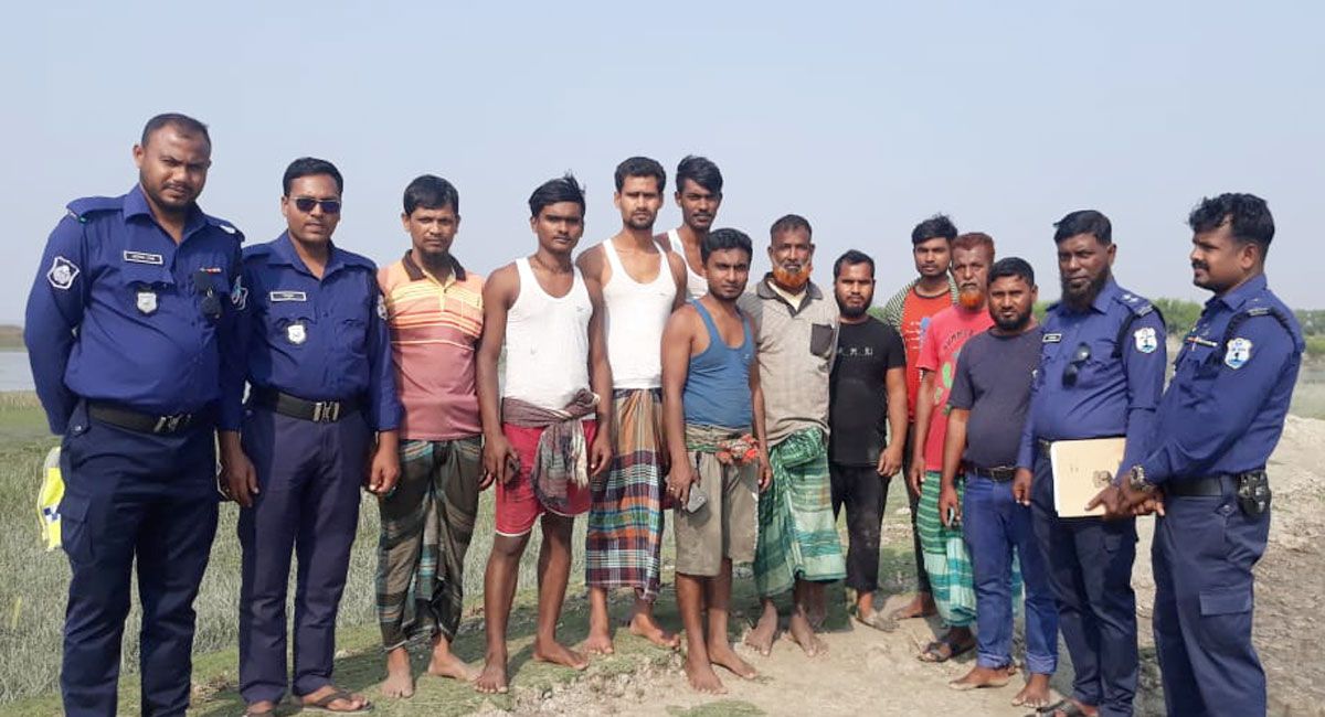 সুন্দরবনের নদীতে ফ্লাইঅ্যাশ নিয়ে কার্গো জাহাজডুবি