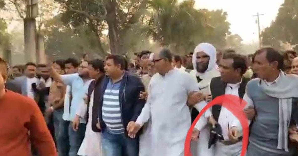 মিছিলে-অস্ত্র-পাবনায়-আওয়ামী-লীগ-নেতার-পিস্তল-জব্দ