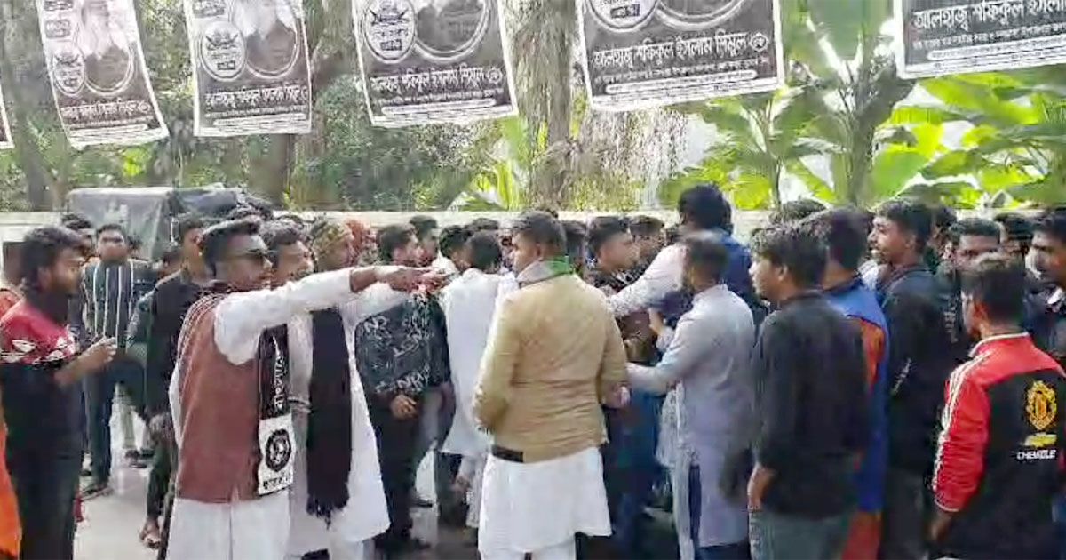 নাটোর-ছাত্রলীগের-দুই-গ্রুপে-সংঘর্ষ-গুলি