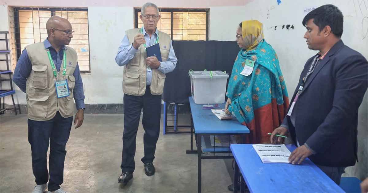 কেন্দ্রে-কেন্দ্রে-ঘুরছেন-বিদেশি-পর্যবেক্ষকরা