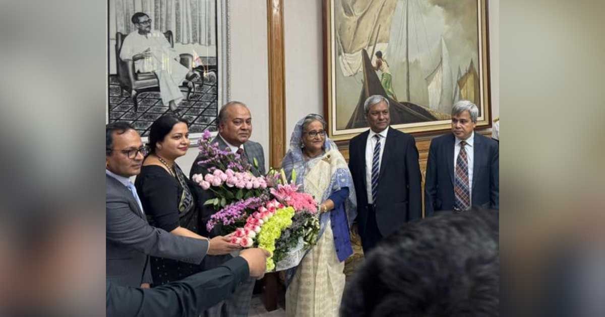 প্রধানমন্ত্রীকে বিএসইসি চেয়ারম্যানের অভিনন্দন