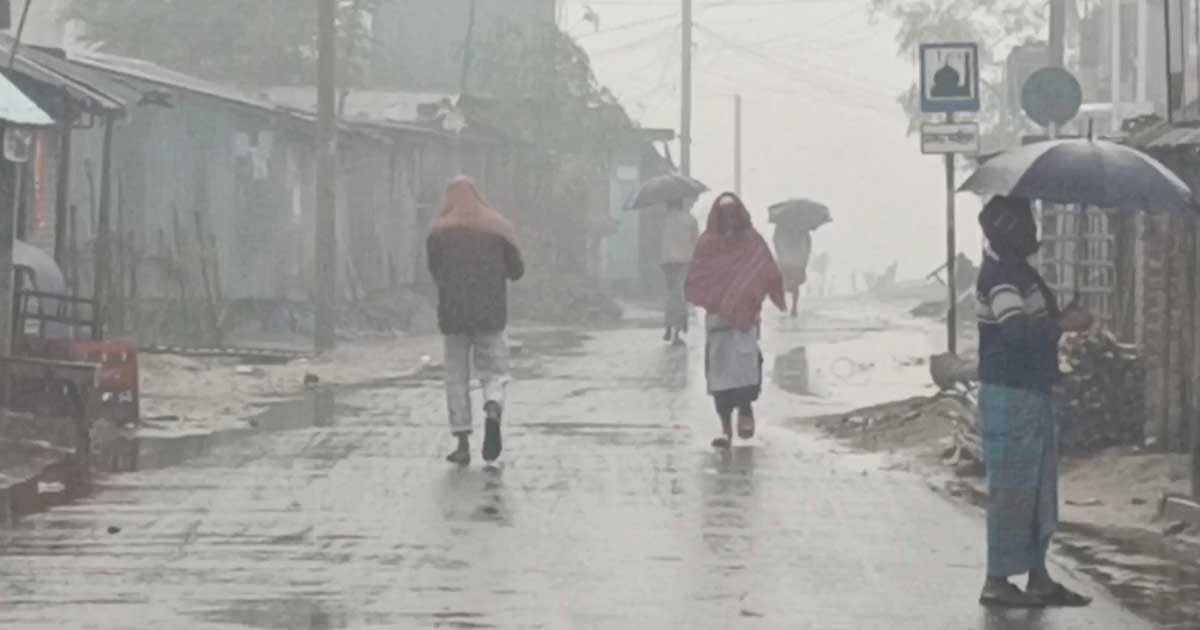 কনকনে শীতে খুলনা ও চুয়াডাঙ্গায় বৃষ্টি